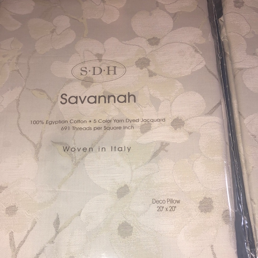 Savannah by SDH dogwood deco pillow cover New 20”x20”